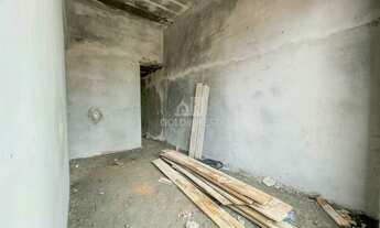 Imagem 2: ![CDATA[Casa com 3 quartos com passagem lateral no centro da Guabiruba ]]