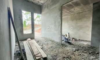 Imagem 3: ![CDATA[Casa com 3 quartos com passagem lateral no centro da Guabiruba ]]