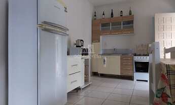 Imagem 2: ![CDATA[Casa solta com 3 dormitórios no bairro Limeira]]