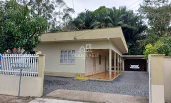 Imagem: ! CDATA Casa solta com 3 dormitórios no