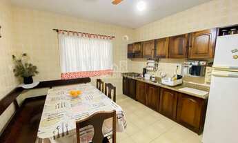 Imagem 3: ![CDATA[Casa com 3 dormitórios, área de festas e amplo terreno no bairro Gávea em Rodeio