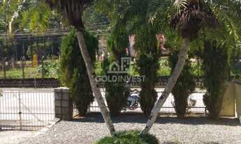 Imagem 5: ![CDATA[Casa no Centro de Brusque com 650m² de terreno e 3 quartos.]]