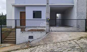 Imagem: ! CDATA Casa solta de esquina com 3 quartos