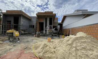 Imagem 2: ![CDATA[Última unidade Casa com 3 quartos (1 suíte) no centro da Guabiruba]]