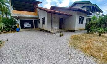 Imagem 2: ![CDATA[Casa solta com 3 quartos no bairro Guabiruba Sul próximo ao Centro de Guabiruba]