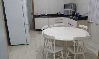 Imagem 6: ![CDATA[Casa Solta com 3 Quartos (1 Suíte) 8 minutos do centro da cidade de Brusque]]