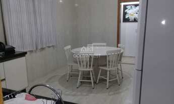 Imagem 7: ![CDATA[Casa Solta com 3 Quartos (1 Suíte) 8 minutos do centro da cidade de Brusque]]