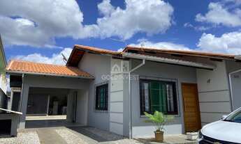 Imagem 6: ![CDATA[Casa ampla com 4 dormitórios sendo 1 suíte, com espaço para piscina no Limoeiro]