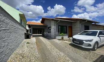 Imagem 4: ![CDATA[Casa ampla com 4 dormitórios sendo 1 suíte, com espaço para piscina no Limoeiro]