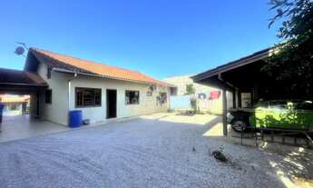 Imagem 6: ![CDATA[Casa ampla com 4 dormitórios sendo 2 suíte, com espaço para piscina no Azaleia