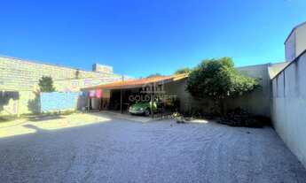 Imagem 5: ![CDATA[Casa ampla com 4 dormitórios sendo 2 suíte, com espaço para piscina no Azaleia