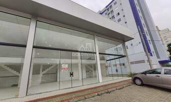 Imagem 2: ![CDATA[Sala comercial com mezanino em ótima localização no bairro Santa Rita para locaçã