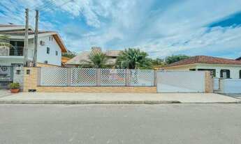 Imagem: ! CDATA Casa semi mobiliada com 3 quartos