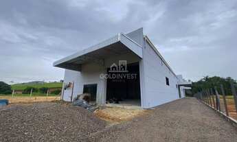 Imagem: ! CDATA Amplo galpão de 1.350m² no bairro