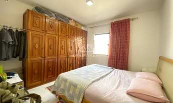 Imagem 4: ![CDATA[Casa para venda com 2 quartos + espaço no segundo andar.]]