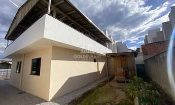 Imagem 2: ![CDATA[Casa para venda com 2 quartos + espaço no segundo andar.]]