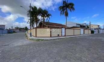 Imagem: ! CDATA Casa com amplo terreno e excelente