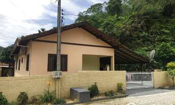 Imagem: ! CDATA Casa no bairro Cedrinho em Brusque!