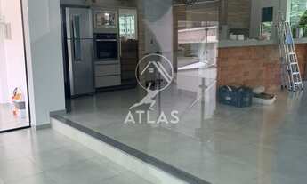 Imagem 2: ![CDATA[TRÍPLEX SEMIMOBILIADO NO CONDOMÍNIO VILLE VERDE ]]