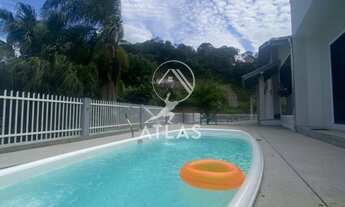 Imagem 3: ![CDATA[LINDA CASA NO BAIRRO SOUZA CRUZ! CASA COM AMPLOS CÔMODOS E EXCELENTE ACABAMENTO]