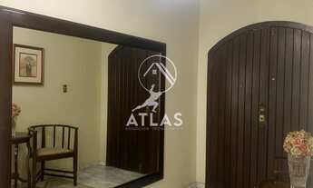 Imagem 6: ![CDATA[CASA PRÓXIMO AO CENTRO COM AMPLO TERRENO NOS FUNDOS.]]