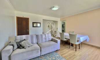 Imagem 4: ![CDATA[AMPLO APARTAMENTO COM 1 SUÍTE + 2 DORMITÓRIOS NO CENTRO DA CIDADE - PARQUE DAS PR