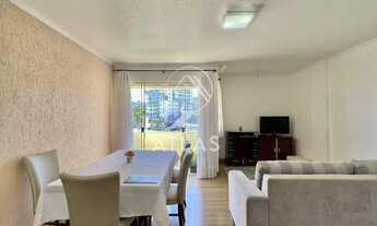 Imagem 3: ![CDATA[AMPLO APARTAMENTO COM 1 SUÍTE + 2 DORMITÓRIOS NO CENTRO DA CIDADE - PARQUE DAS PR