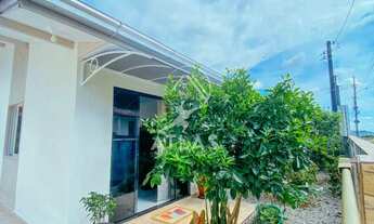 Imagem 2: ![CDATA[CASA COM 3 DORMITÓRIOS | ÓTIMO ESPAÇO DE TERRENO