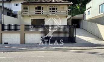 Imagem: ! CDATA CASA COM 3 QUARTOS E ÁREA DE COSTURA