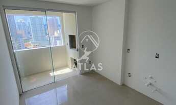 Imagem 3: ![CDATA[APARTAMENTO COM SACADA ESTENDIDA | 1 SUÍTE + 2 DORMITÓRIOS