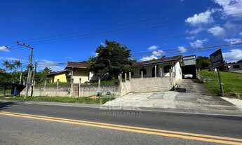 Imagem: Duas moradias com terreno de 32 metros de