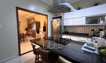 Imagem 7: Imóvel com aproximadamente 730,00m² de área construída no bairro Rio Morto