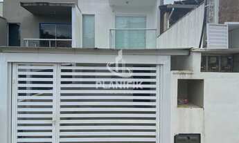 Imagem: CASA SEMIMOBILIADA COM PISCINA NO BAIRRO