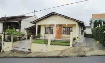 Imagem: ! CDATA Casa com 3 Dormitórios 2 Banheiros