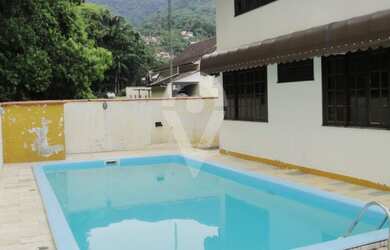 Imagem 7: ![CDATA[Casa 1 Suíte + 3 Dormitórios com Piscina]]