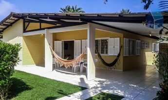 Imagem 3: ![CDATA[Casa com 4 dormitórios a 50mts da praia]]