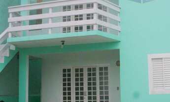 Imagem 2: ![CDATA[Apartamento bem localizado na praia da Cachoeira do Bom Jesus;]]