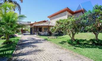 Imagem 3: ![CDATA[Excelente casa com 4 dormitórios - Cachoeira do Bom Jesus]]