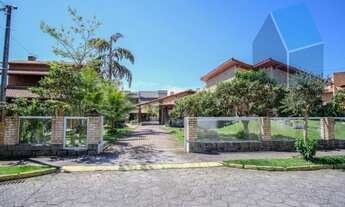 Imagem 2: ![CDATA[Excelente casa com 4 dormitórios - Cachoeira do Bom Jesus]]