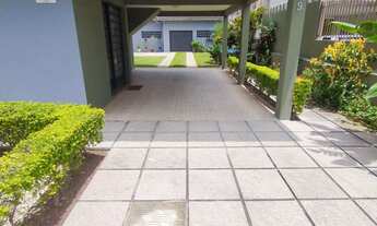 Imagem 4: ![CDATA[Casa com 6 dormitórios na praia de Canasvieiras]]