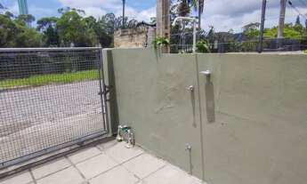 Imagem 3: ![CDATA[Casa com 6 dormitórios na praia de Canasvieiras]]