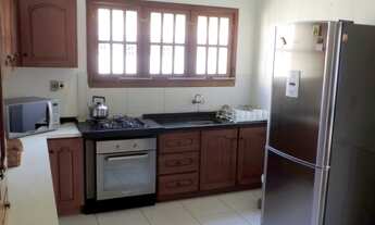 Imagem 7: ![CDATA[Linda casa com 4 suítes para até 11 pessoas a 120m da praia]]