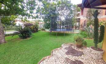 Imagem 6: ![CDATA[Excelente casa com piscina e uma ampla área externa na quadra da Praia]]