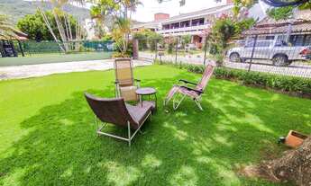 Imagem 5: ![CDATA[Excelente casa com piscina e uma ampla área externa na quadra da Praia]]