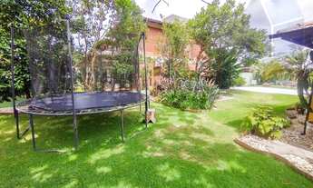 Imagem 7: ![CDATA[Excelente casa com piscina e uma ampla área externa na quadra da Praia]]