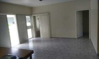 Imagem 4: ![CDATA[Casa Centro]]>, 3 dormitórios, 1 suítes, 1 banheiros, 197M² de Área Construída