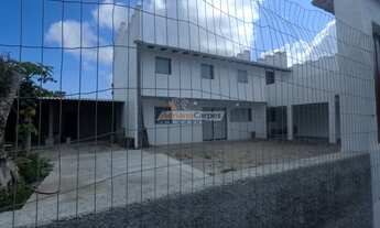 Imagem 2: Adriano Carpes vende casa com 6 quartos e garagem para 8 carros próximo ao Parque Beto Car