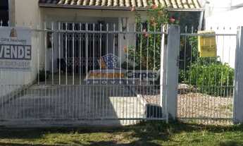 Imagem: Casa geminada no centro de Piçarras SC