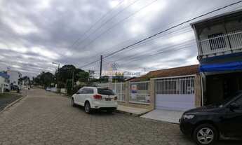 Imagem 3: Adriano Carpes Vende Casa com 2 dormitório sendo 1 suíte,com lindo Jardim em frente Hosp