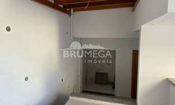 Imagem 4: ![CDATA[Casa geminada com 1 suíte + 2 quartos e 4 vagas de estacionamento a venda em Brus